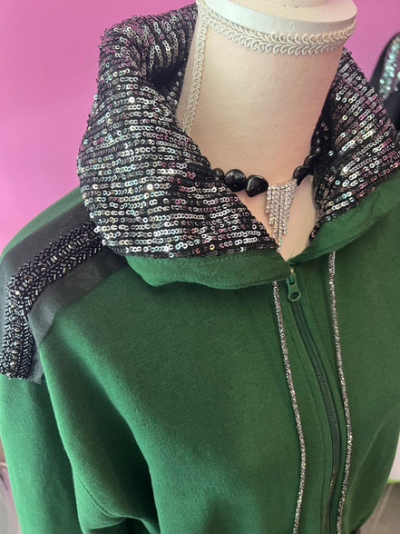 Felpa Gioiello : Felpa verde Oversize con Ricami in Paillettes e Cristalli – Lusso Couture