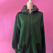 Felpa Gioiello : Felpa verde Oversize con Ricami in Paillettes e Cristalli – Lusso Couture