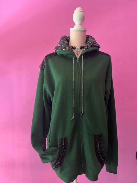 Felpa Gioiello : Felpa verde Oversize con Ricami in Paillettes e Cristalli – Lusso Couture