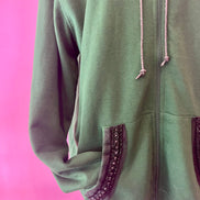 Felpa Gioiello : Felpa verde Oversize con Ricami in Paillettes e Cristalli – Lusso Couture