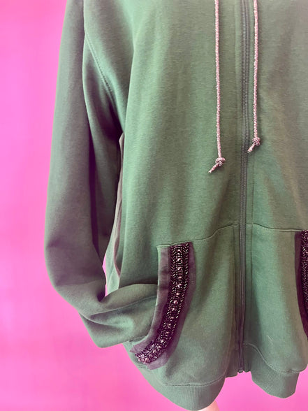 Felpa Gioiello : Felpa verde Oversize con Ricami in Paillettes e Cristalli – Lusso Couture