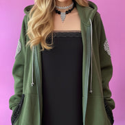 Felpa lunga Gioiello : cappottino Oversize verde con Ricami in Paillettes e Cristalli – Lusso Couture