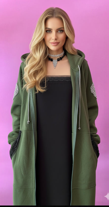 Felpa lunga Gioiello : cappottino Oversize verde con Ricami in Paillettes e Cristalli – Lusso Couture