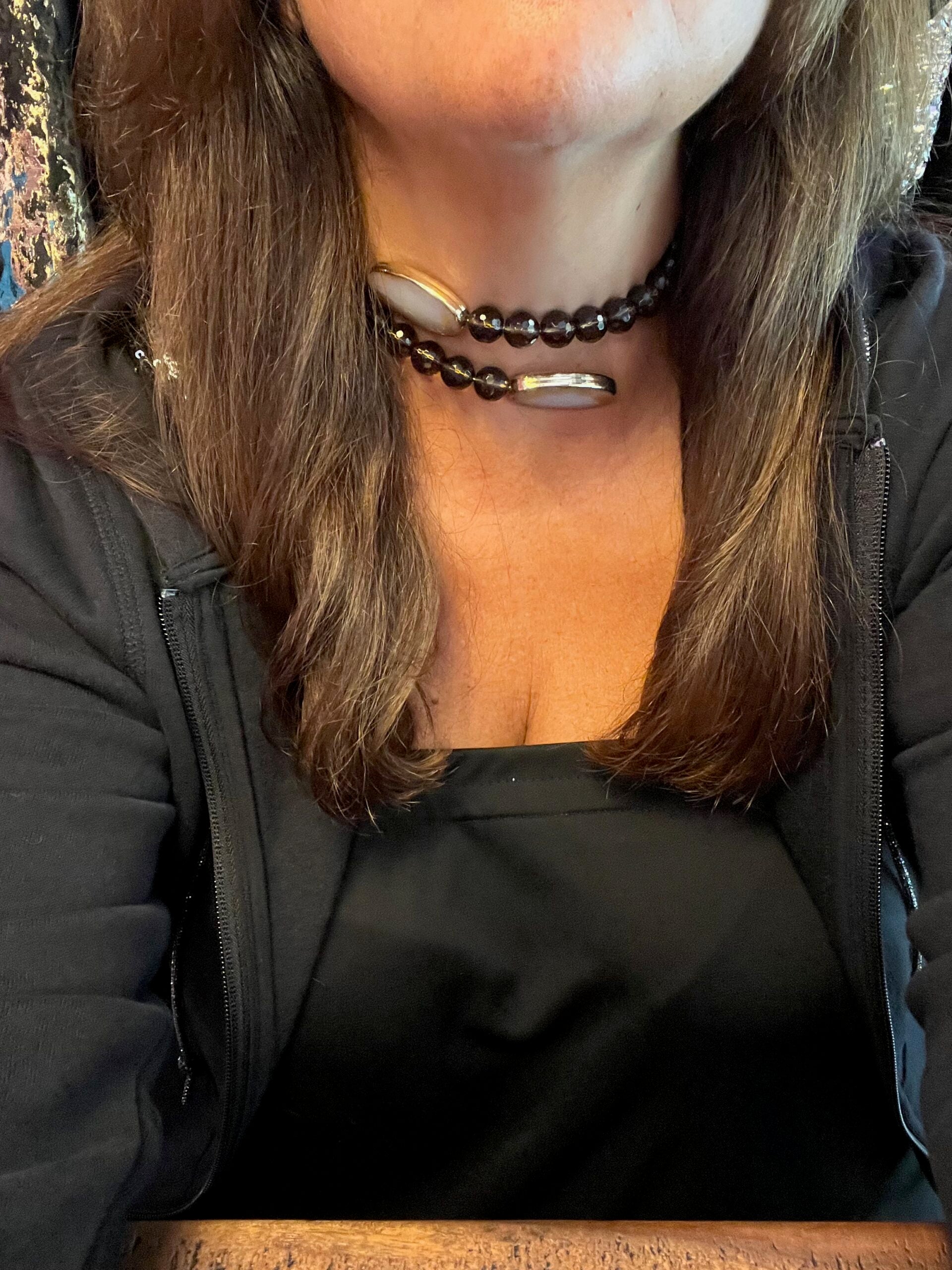 INCANTEVOLE -  Chocker flessibile contrarié  topazio fumé (cm1,2) sfaccettato con terminali ovali lunghi agata