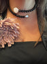 INCANTEVOLE -  Chocker flessibile contrarié  onice sfaccettato con terminali inserti cochiglia