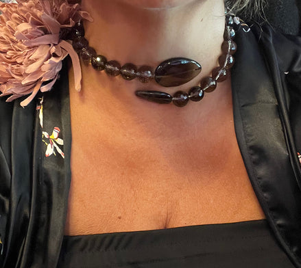 INCANTEVOLE -  Chocker flessibile contrarié  topazio fumé (cm 1,4) sfaccettato con terminali gocce)