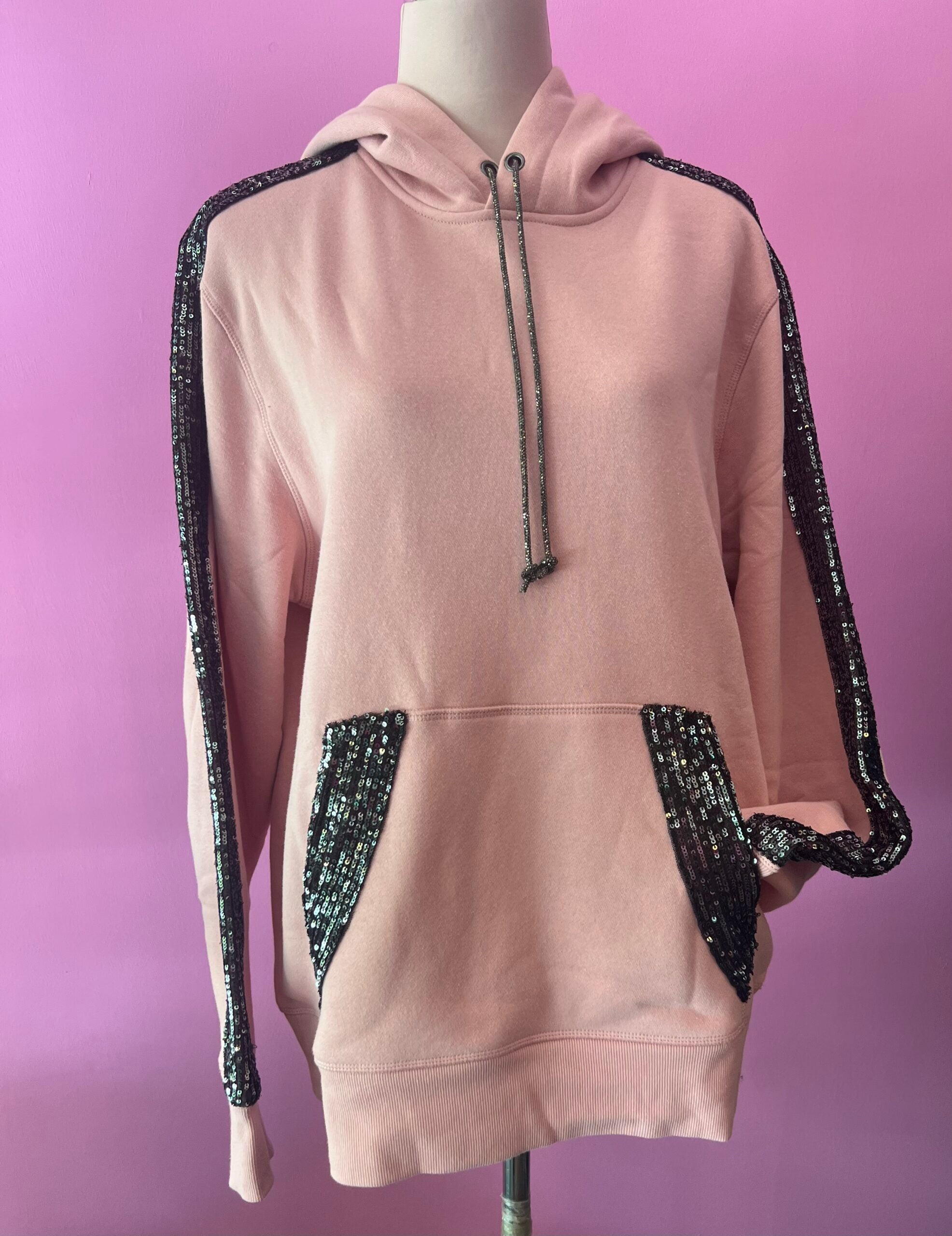 Felpa Gioiello : Felpa rosa Oversize con Ricami in Paillettes e Cristalli – Lusso Couture