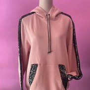 Felpa Gioiello : Felpa rosa Oversize con Ricami in Paillettes e Cristalli – Lusso Couture