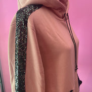 Felpa Gioiello : Felpa rosa Oversize con Ricami in Paillettes e Cristalli – Lusso Couture