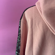 Felpa Gioiello : Felpa rosa Oversize con Ricami in Paillettes e Cristalli – Lusso Couture