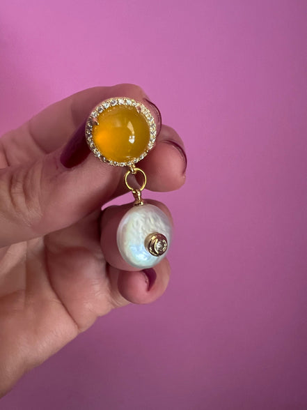 Orecchini  Collezione JAIPUR- perla piatta e zirconi incastonati con quarzo citrino
