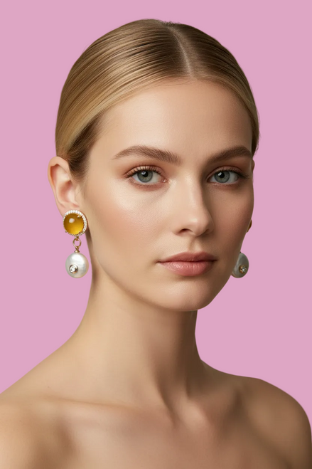 Orecchini  Collezione JAIPUR- perla piatta e zirconi incastonati con quarzo citrino