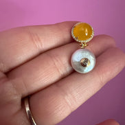 Orecchini  Collezione JAIPUR- perla piatta e zirconi incastonati con quarzo citrino