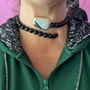 INCANTEVOLE -  Chocker flessibile contrarié  onice sfaccettato 1.2 cm con terminale onice bianco