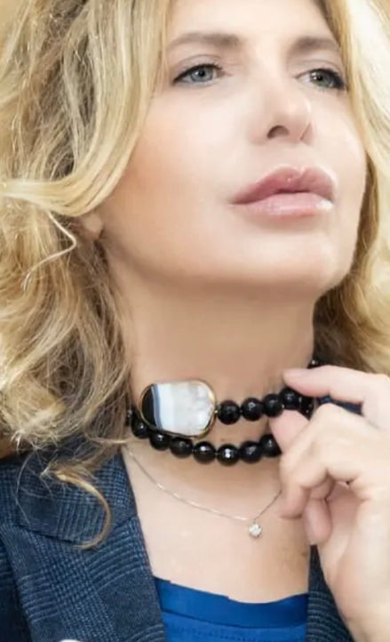INCANTEVOLE -  Chocker flessibile contrarié  onice sfaccettato 1.2 cm con terminale onice bianco