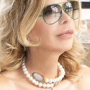 INCANTEVOLE -  Chocker  contrarié   perle coltivate grandi con terminali ovali agata e gold