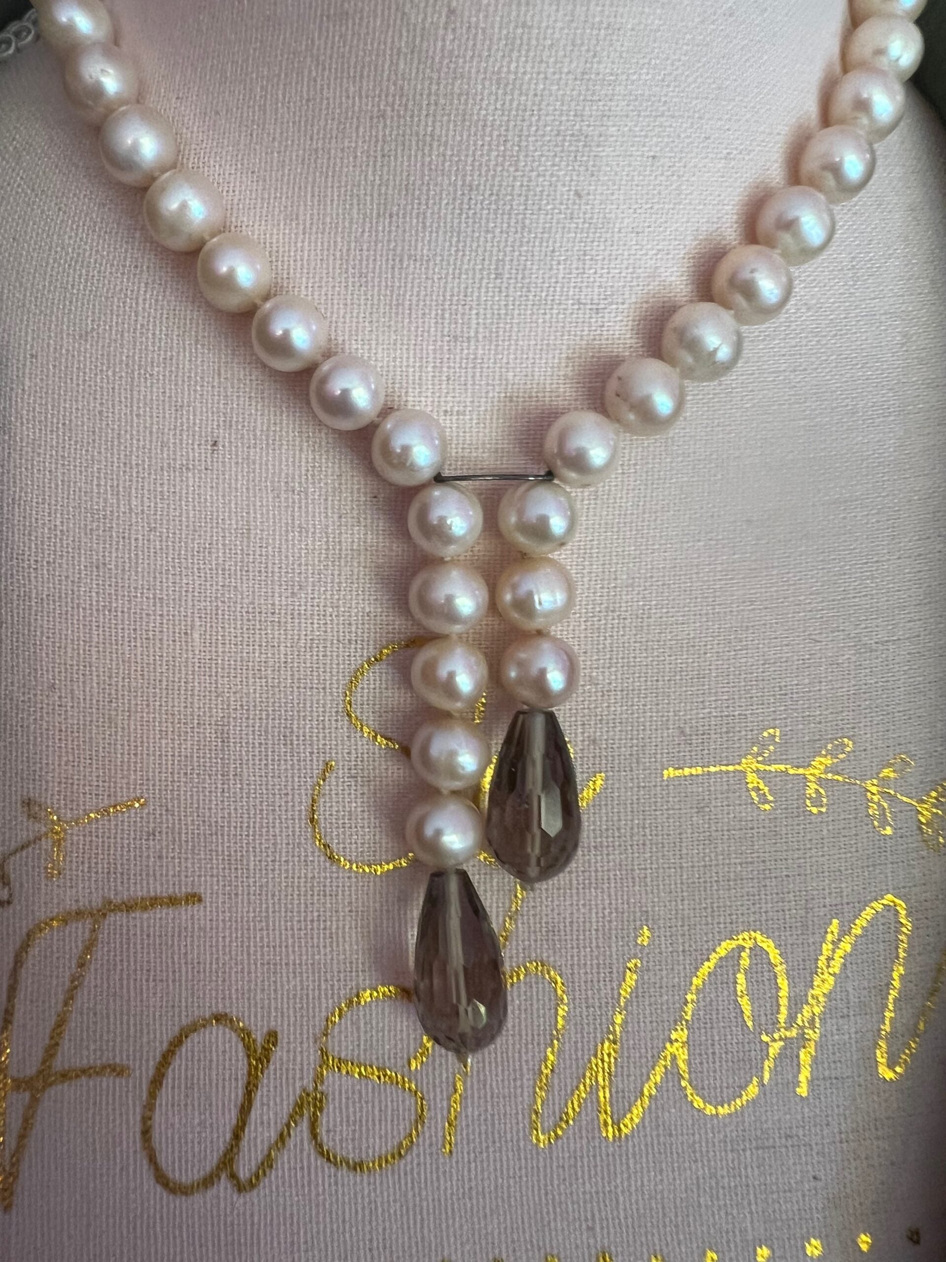 LILY Collana con perle semi-round e gocce di topazio fumé