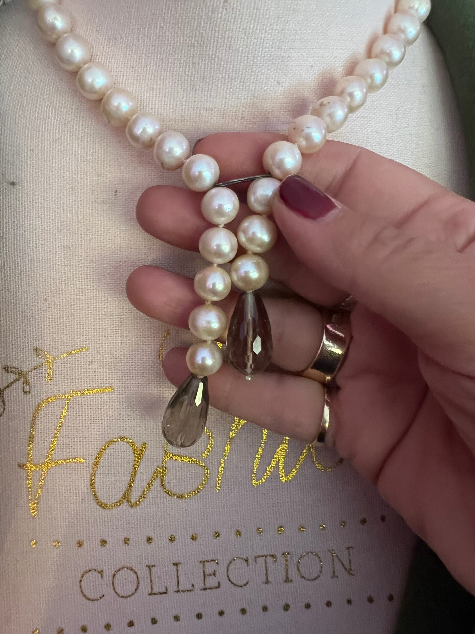 LILY Collana con perle semi-round e gocce di topazio fumé