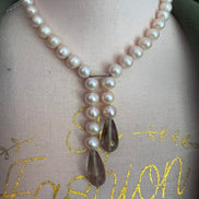 LILY Collana con perle semi-round e gocce di topazio fumé