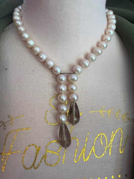 LILY Collana con perle semi-round e gocce di topazio fumé