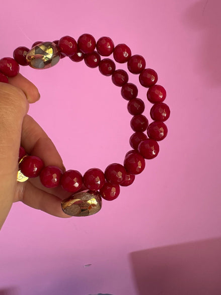 INCANTEVOLE -  Chocker flessibile contrarié  giada ruby sfaccettata con  terminali dorati Agata