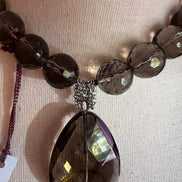 Collana con topazio fumè e pendente