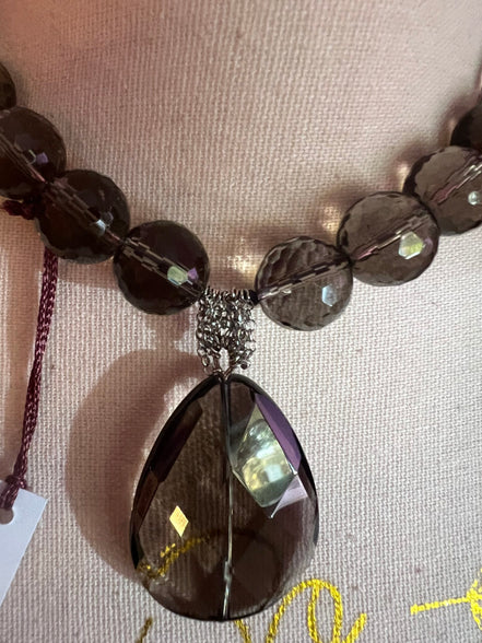 Collana con topazio fumè e pendente