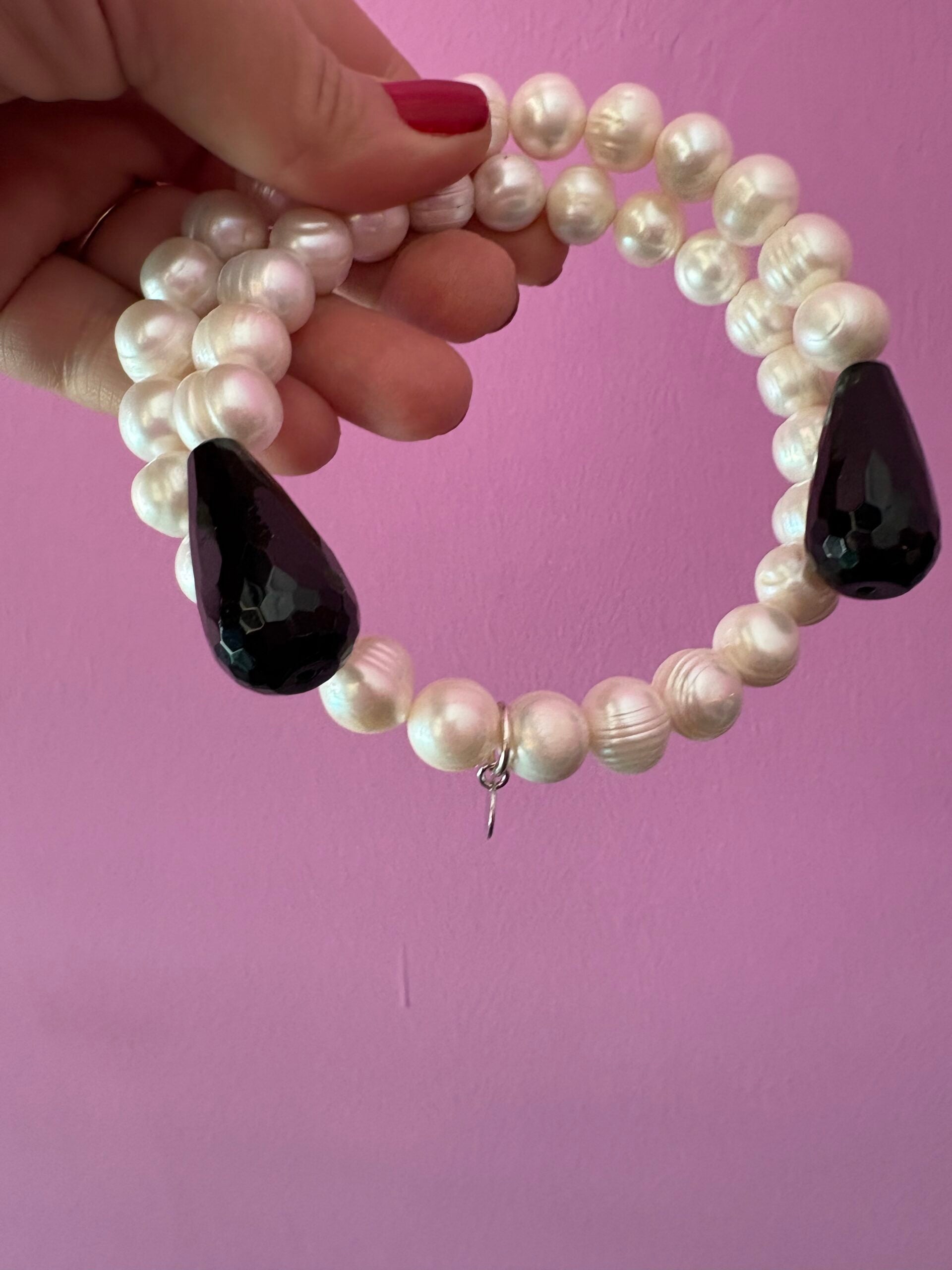 INCANTEVOLE -  Chocker  contrarié perle coltivate  con 2 gocce onice