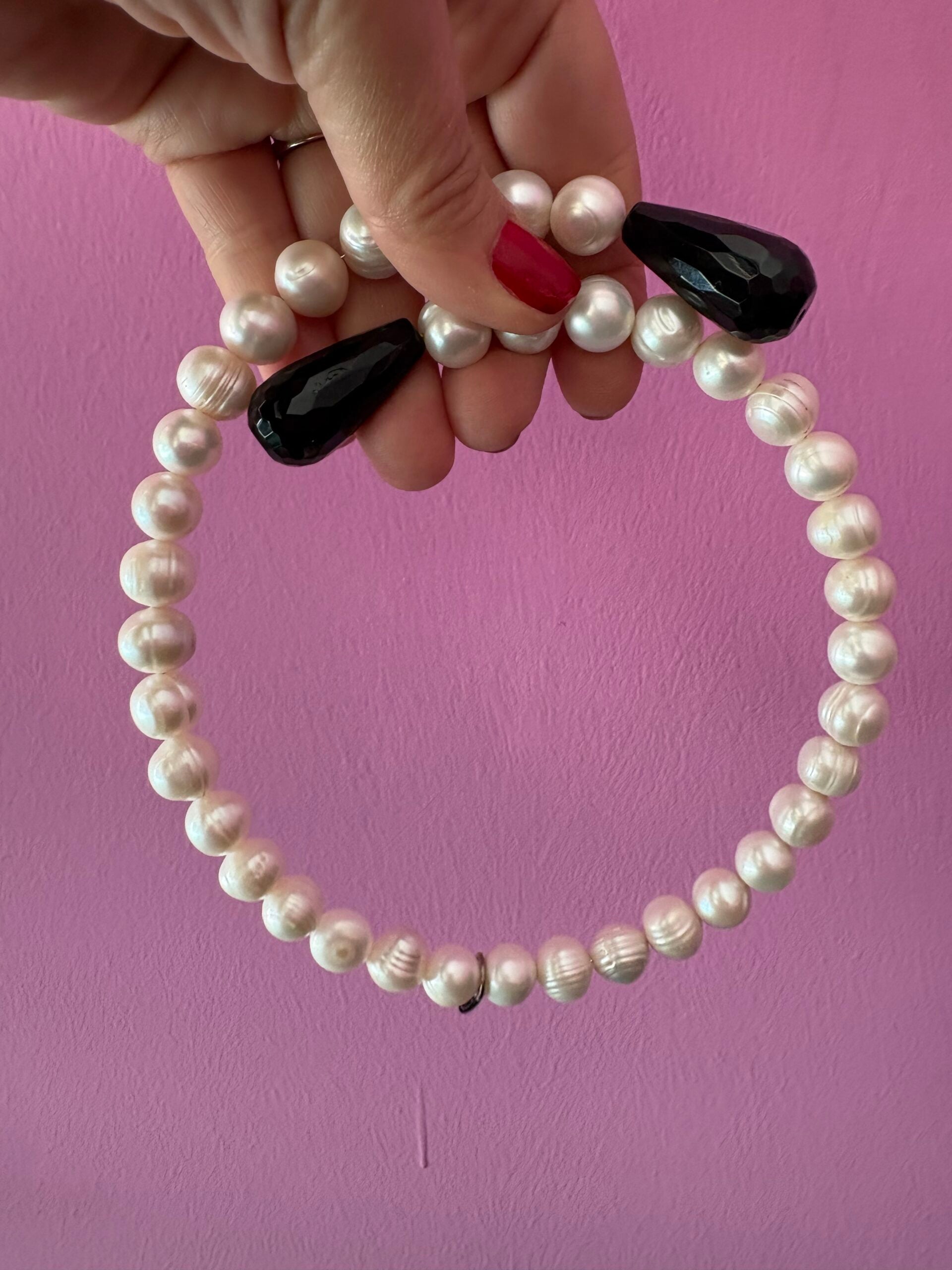 INCANTEVOLE -  Chocker  contrarié perle coltivate  con 2 gocce onice