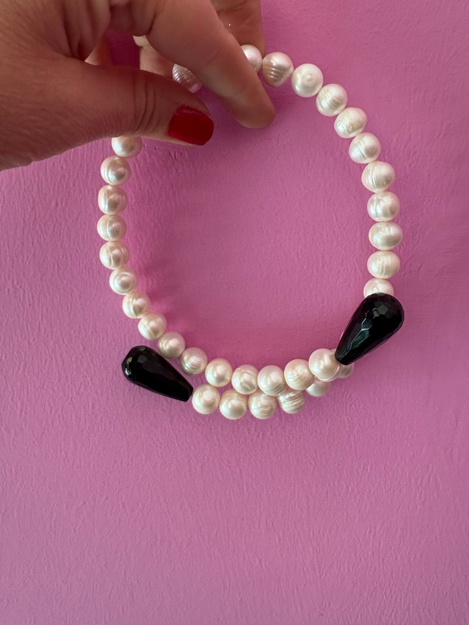 INCANTEVOLE -  Chocker  contrarié perle coltivate  con 2 gocce onice
