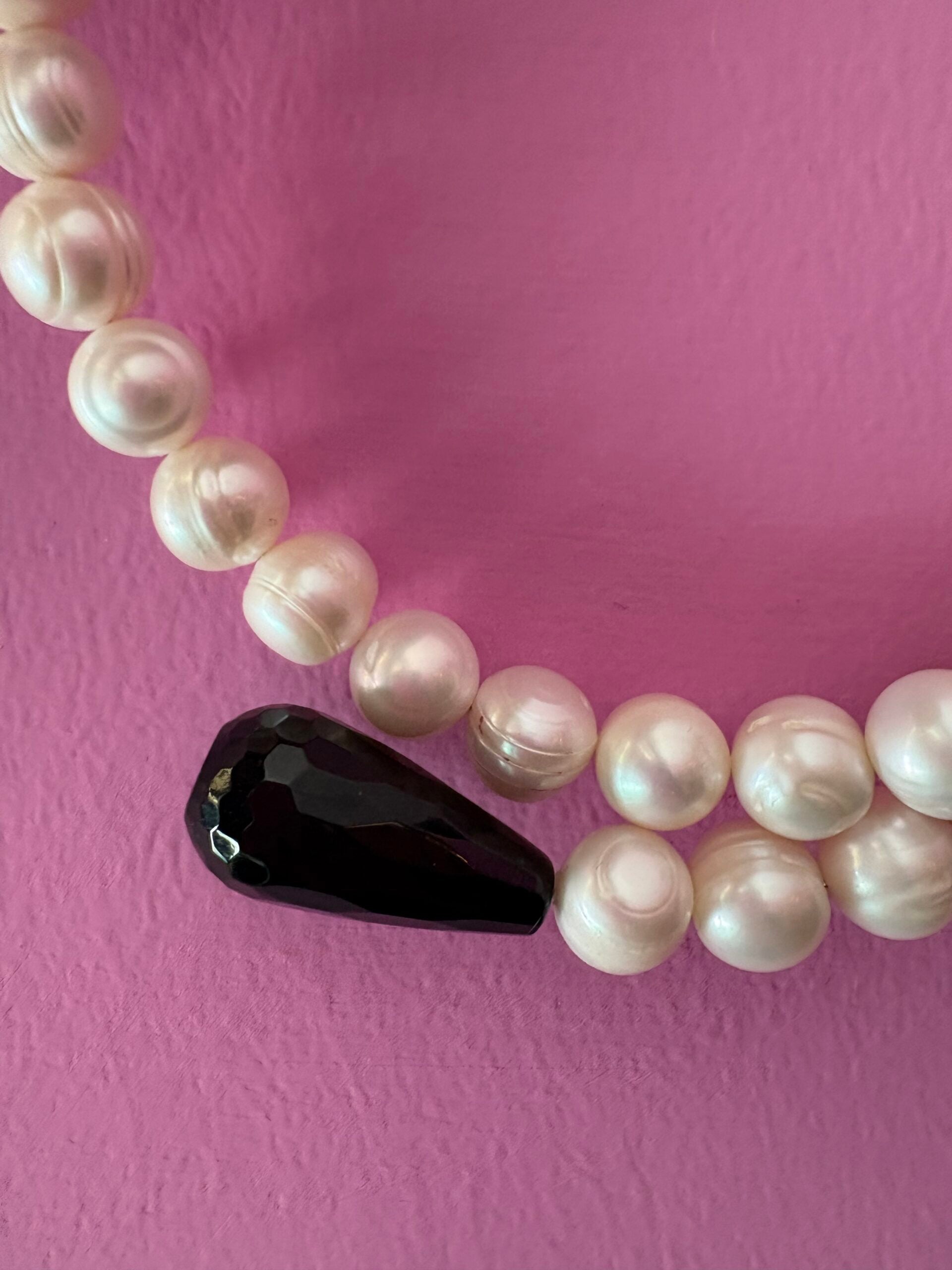 INCANTEVOLE -  Chocker  contrarié perle coltivate  con 2 gocce onice