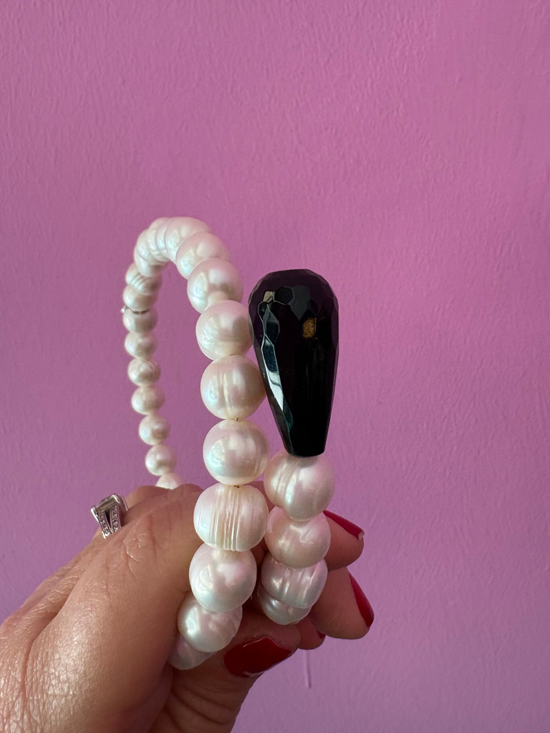 INCANTEVOLE -  Chocker  contrarié perle coltivate  con 2 gocce onice