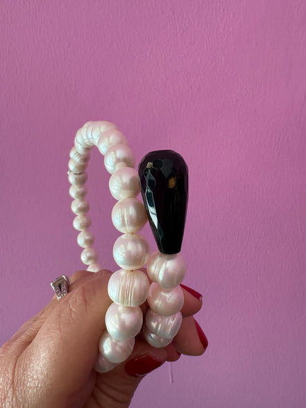 INCANTEVOLE -  Chocker  contrarié perle coltivate  con 2 gocce onice