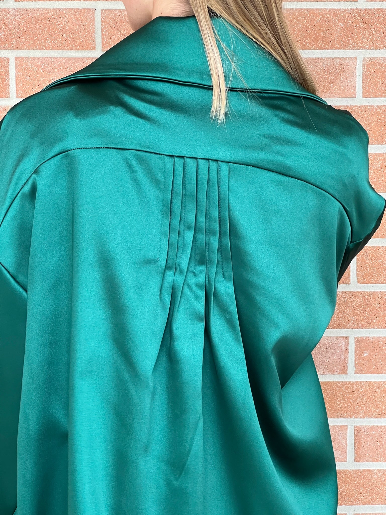 Céline - Giacchino godet in raso verde smeraldo con interno in raso rosa