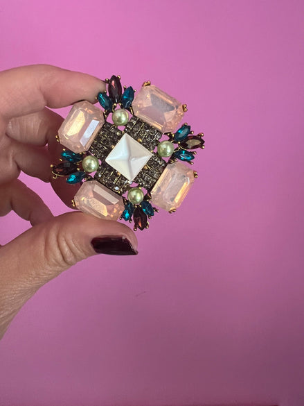 Spilla  cristalli  colorati dorata 7