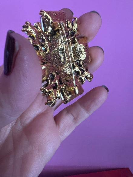 Spilla  cristalli  colorati dorata 7