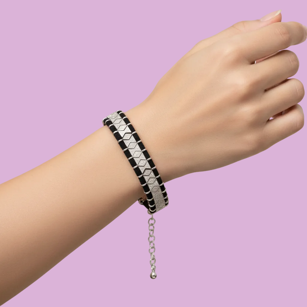 Bracciale MANTRA - Macrame’ con zirconi e ottone placcato rodio