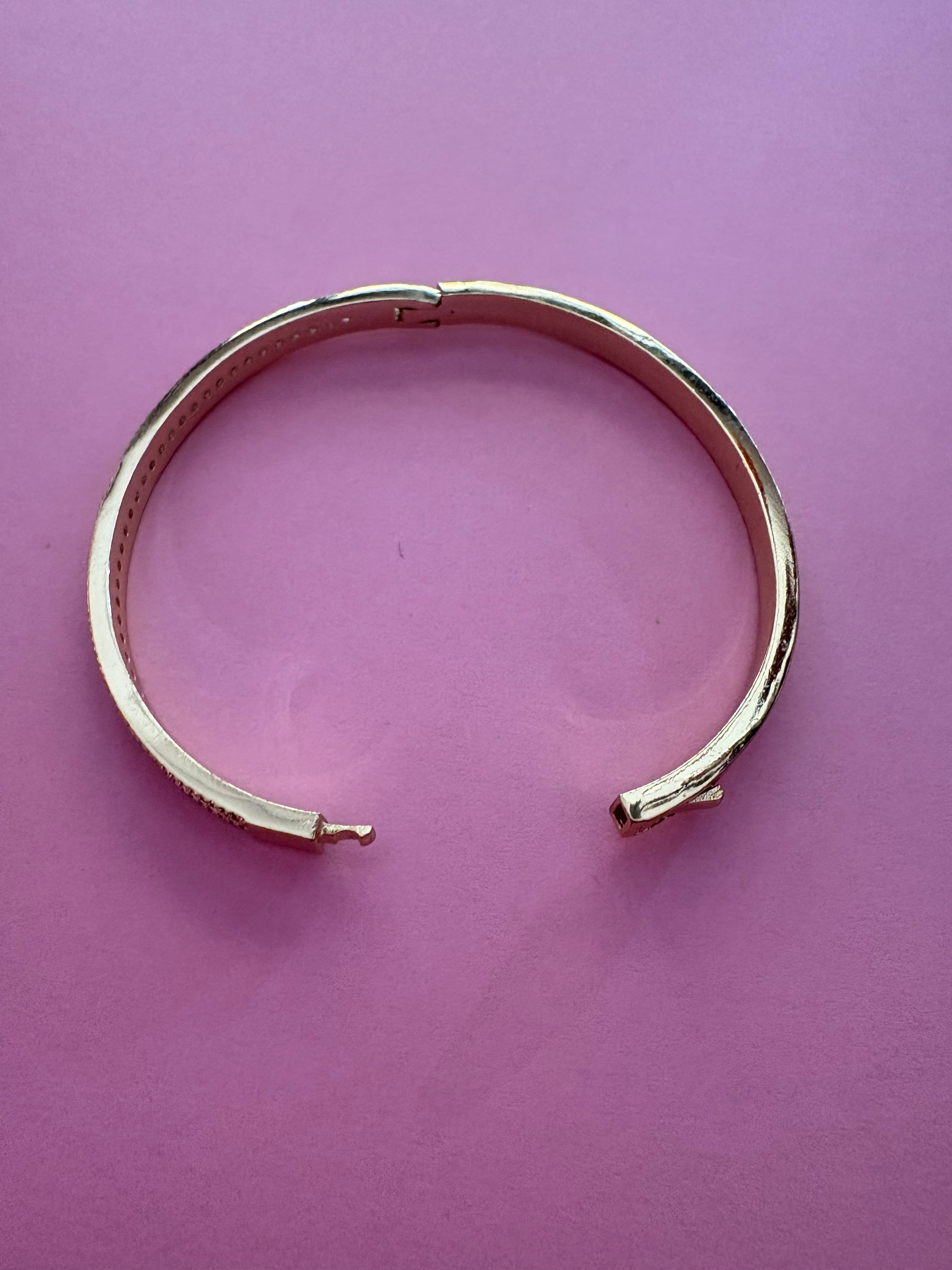 Bracciale Bangle Filo di Luce – Placcato Oro Giallo e Pavé di Zirconi