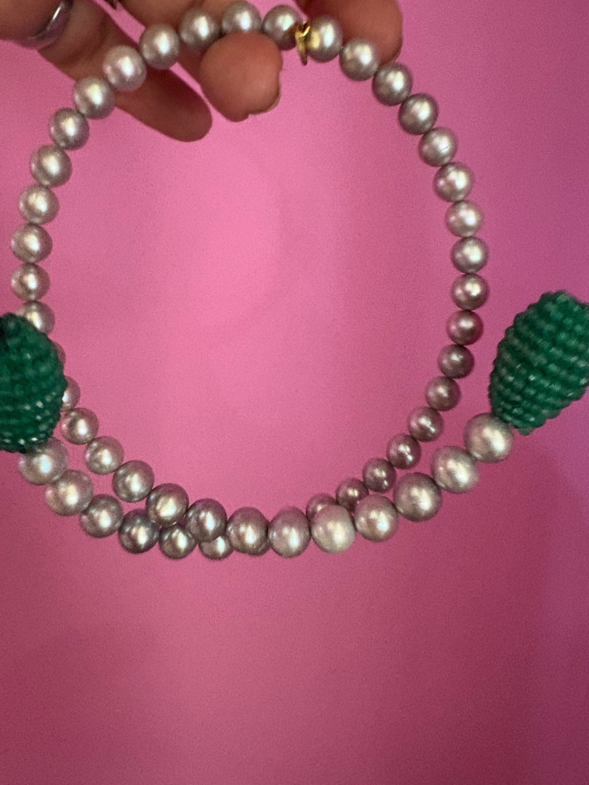 INCANTEVOLE -  Chocker  contrarié perle grey coltivate  con more di agata verde diamond cut