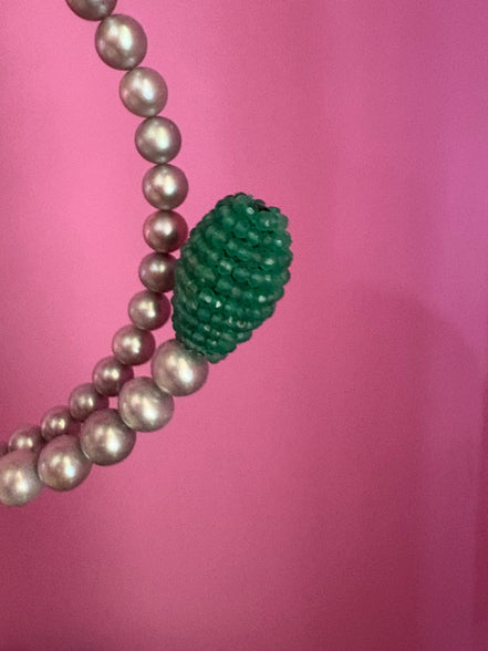 INCANTEVOLE -  Chocker  contrarié perle grey coltivate  con more di agata verde diamond cut