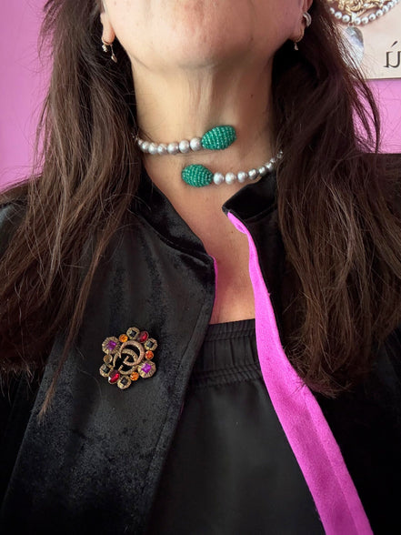 INCANTEVOLE -  Chocker  contrarié perle grey coltivate  con more di agata verde diamond cut