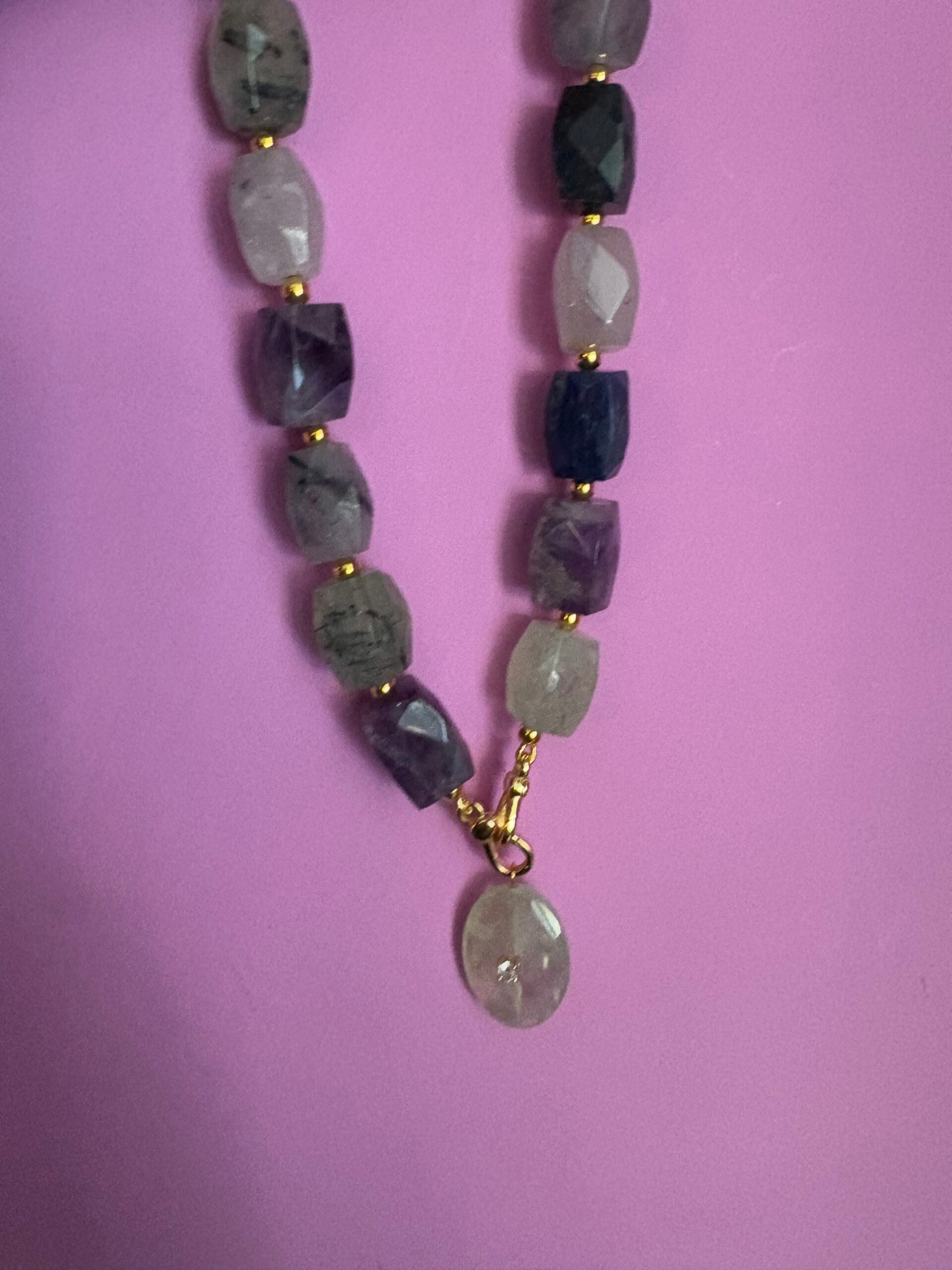 Collana JAIPUR - gemme colorate  e pendente prenite