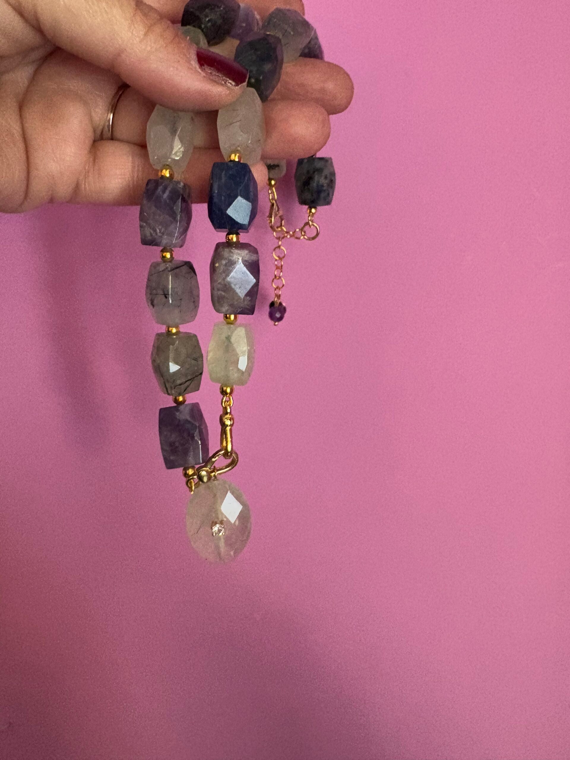 Collana JAIPUR - gemme colorate  e pendente prenite