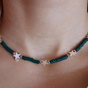 Collier rondelle verde scuro con stelle