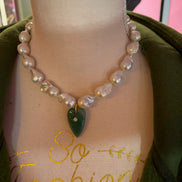 Collana JAIPUR - Perle barocche e pendente cuore avventurina verde