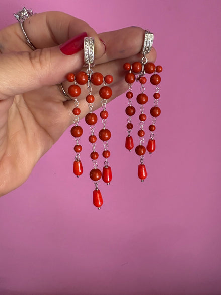 Chandelier - MEDITERRANEA Orecchini con cascata di corallo rosso argento rodio