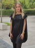 PLUMAGE Poetica - Abito a palloncino in raso nero con piume di struzzo sul collo