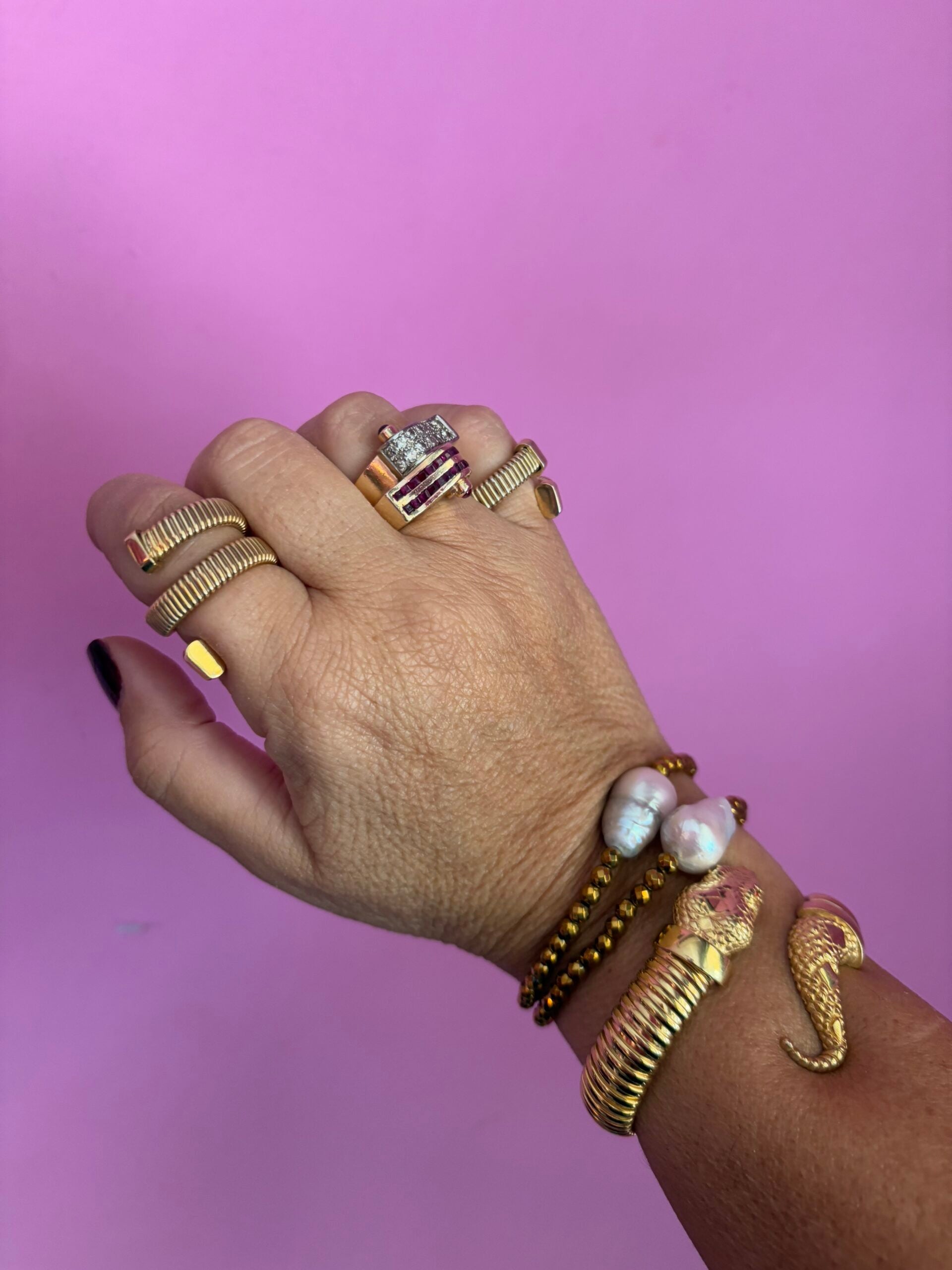 Bracciale elasticizzato con perla coltivata  barocca e ematite