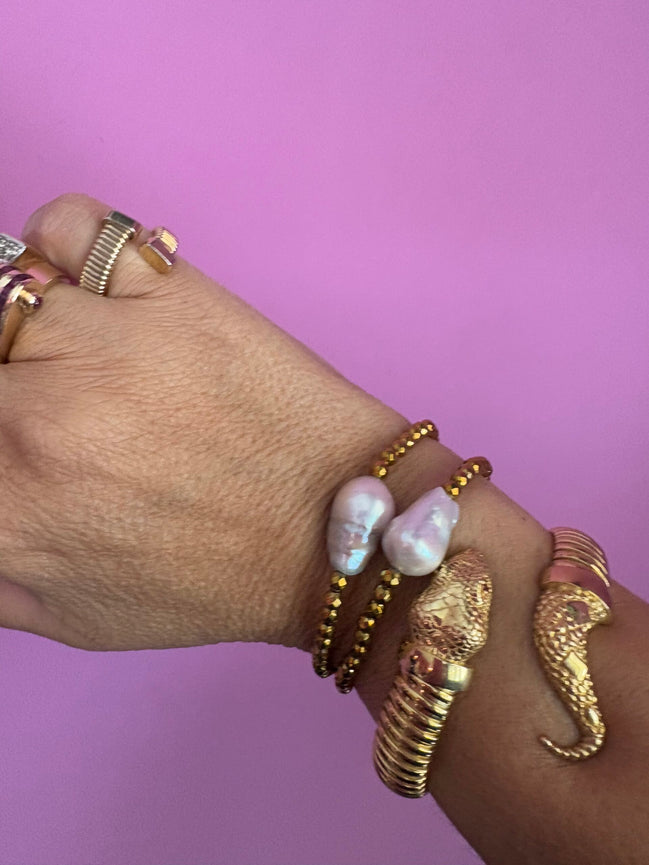Bracciale elasticizzato con perla coltivata  barocca e ematite
