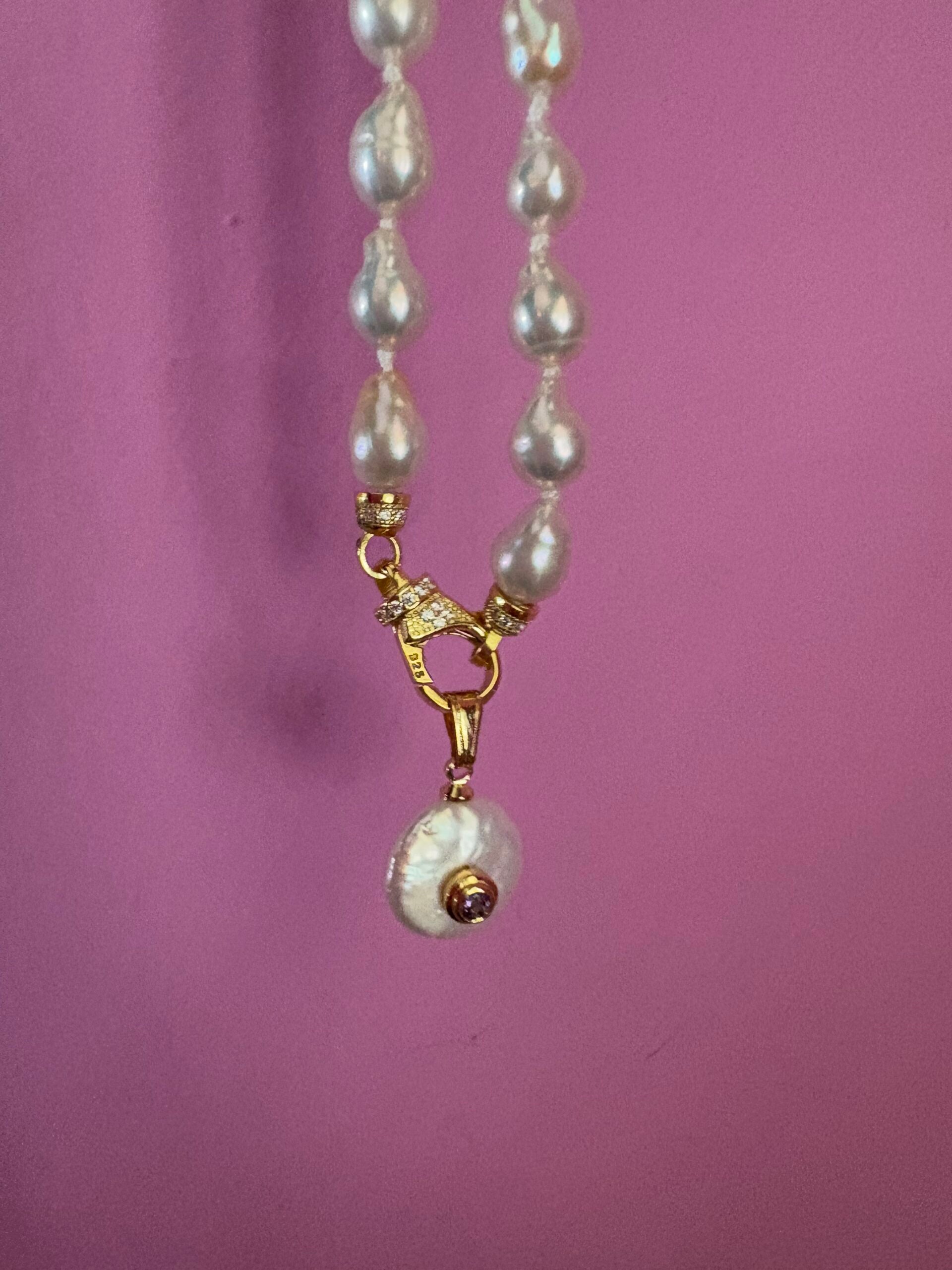 Collana JAIPUR - Perle bianche barocche con pendente perla piatta